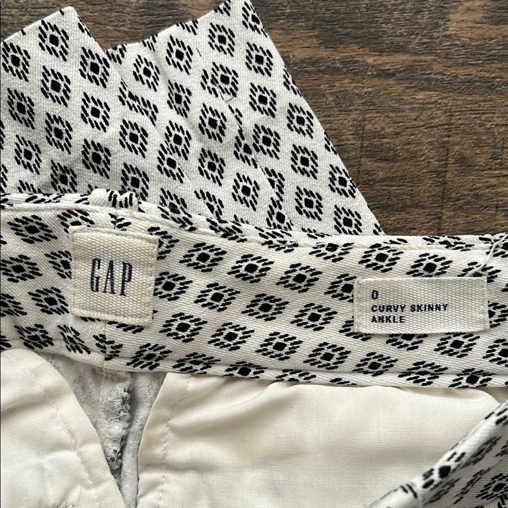Gap Patterned Black And White Pants - image 3